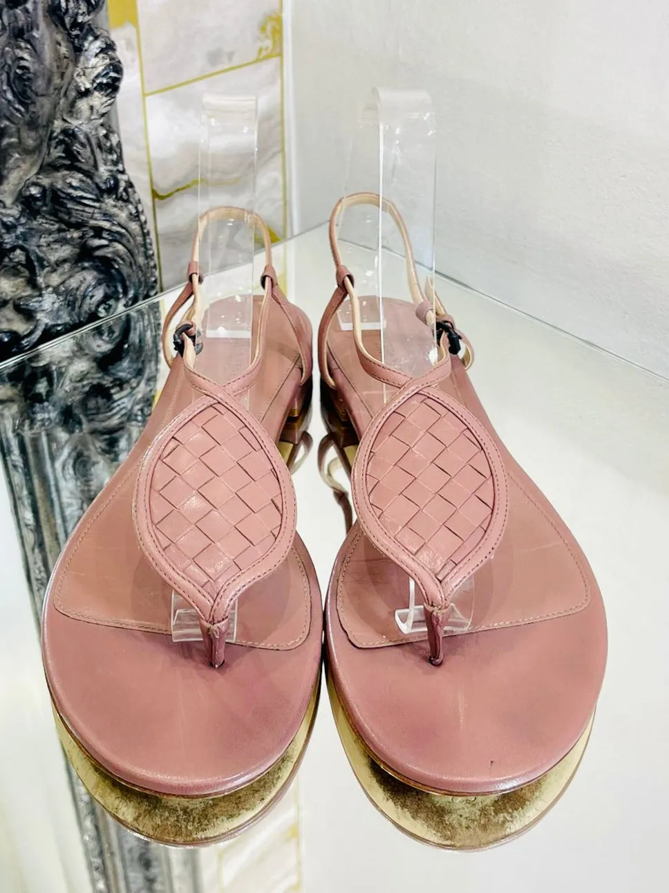 Bottega Leather Intrecciato Thong Sandals. Size 40